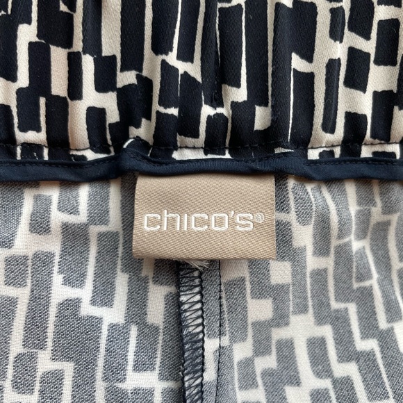 Chico’s Women’s Navy Geometric Brick-Print Wide-Leg Pants Size 0 (Small) - Picture 11 of 12